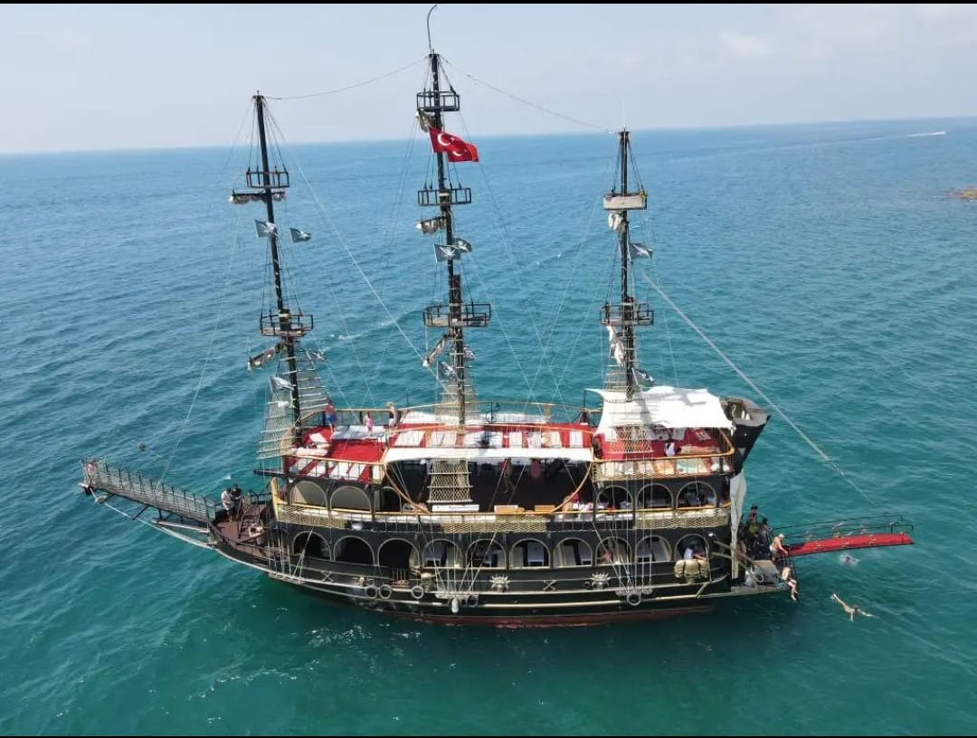 STATEK PIRACKI DELFIN TOUR
